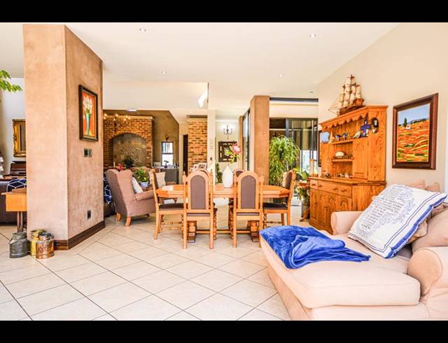 5 BEDROOM HOUSE FOR SALE IN COPPERLEAF ESTATE